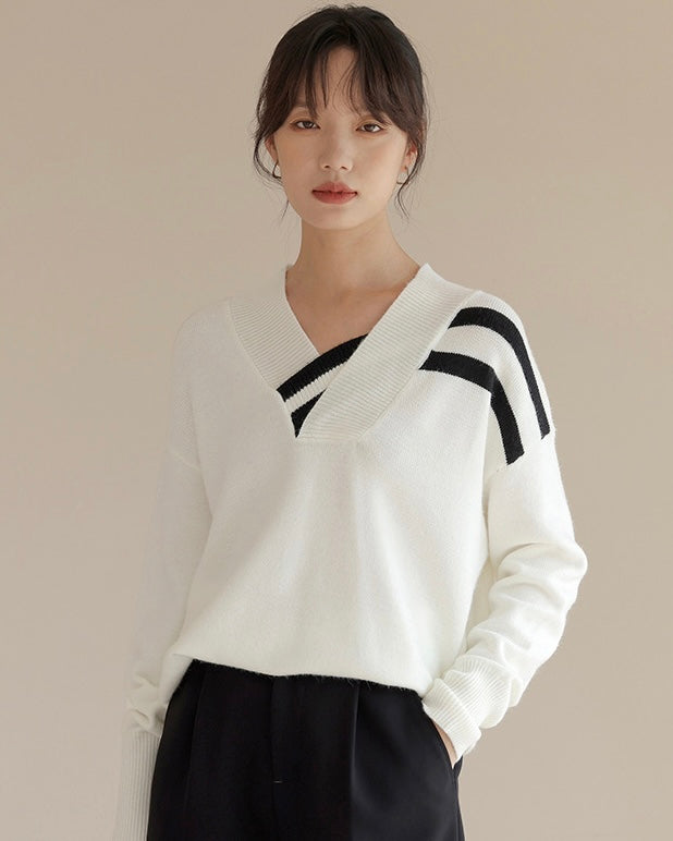 V -neckline soft knit pullover