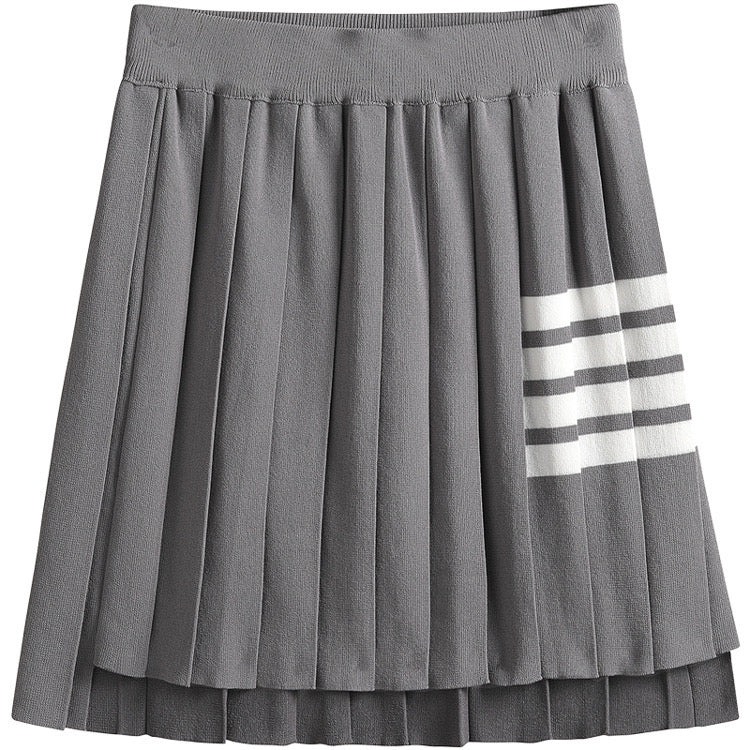 Pleated skirt with line