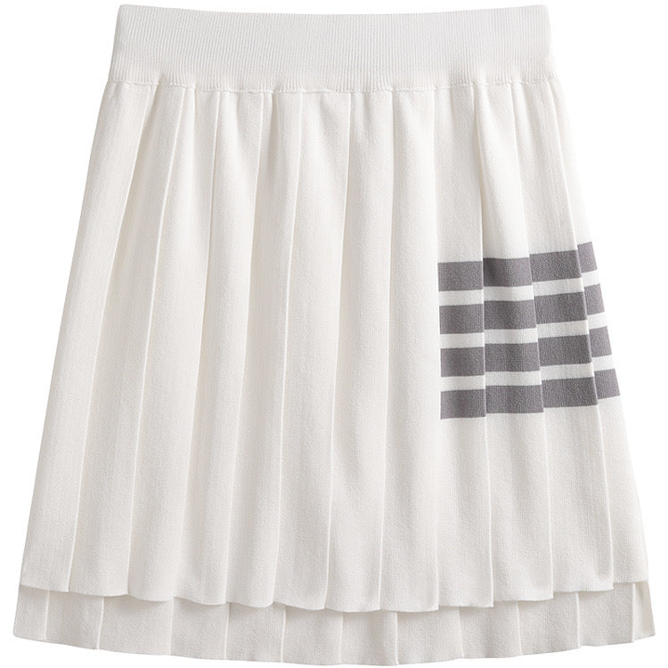 Pleated skirt with line