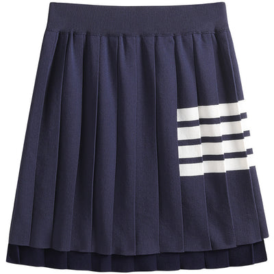 Pleated skirt with line