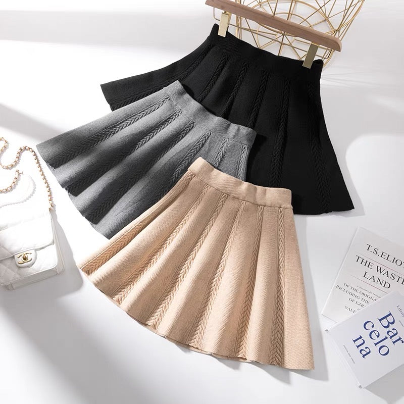 Cable knit pleated skirt