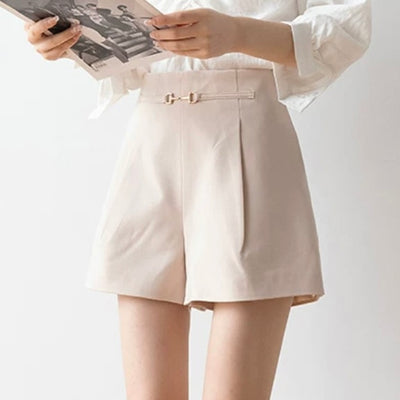 Slim shorts with belt