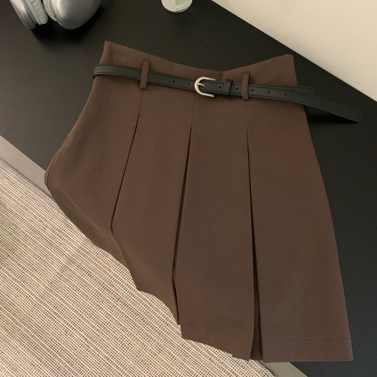 Pleated skirt with belt