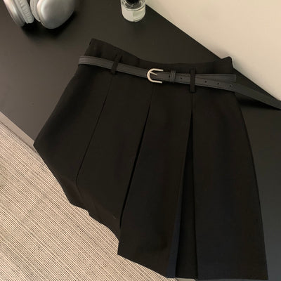 Pleated skirt with belt