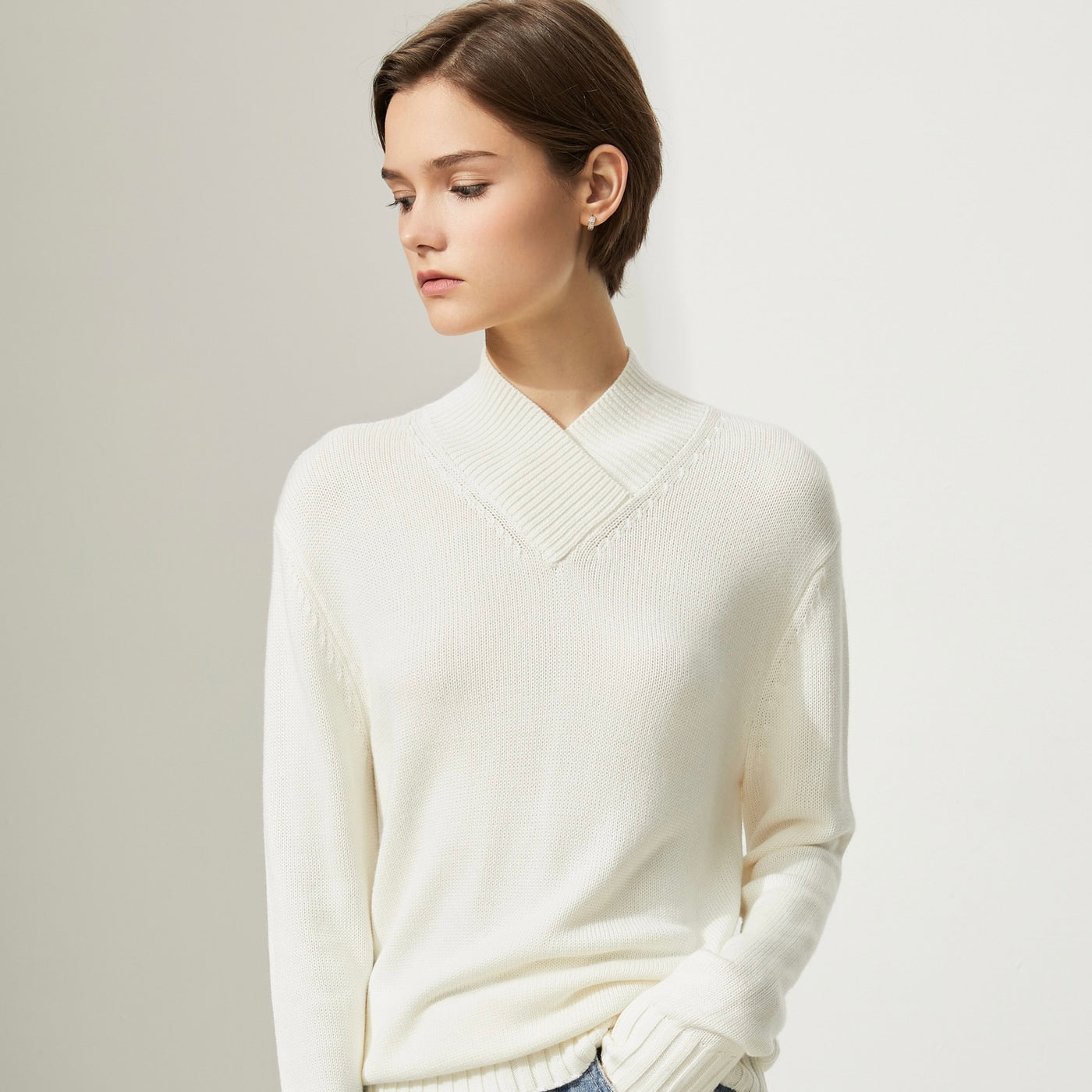 High V neck knit pullover